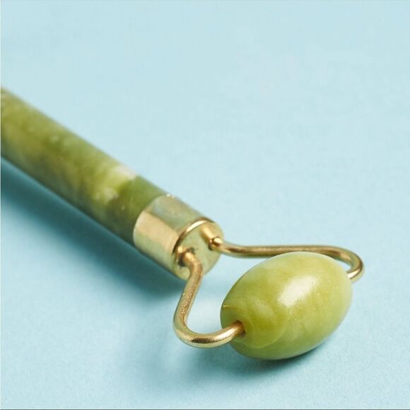 Velvet Cosmetics Luxurious Facial Jade Crystal Roller - Picture 4 of 12